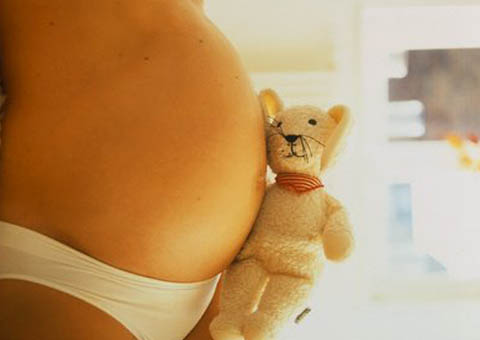 Brasil gasta R$ 7 bi ao ano com gravidez precoce